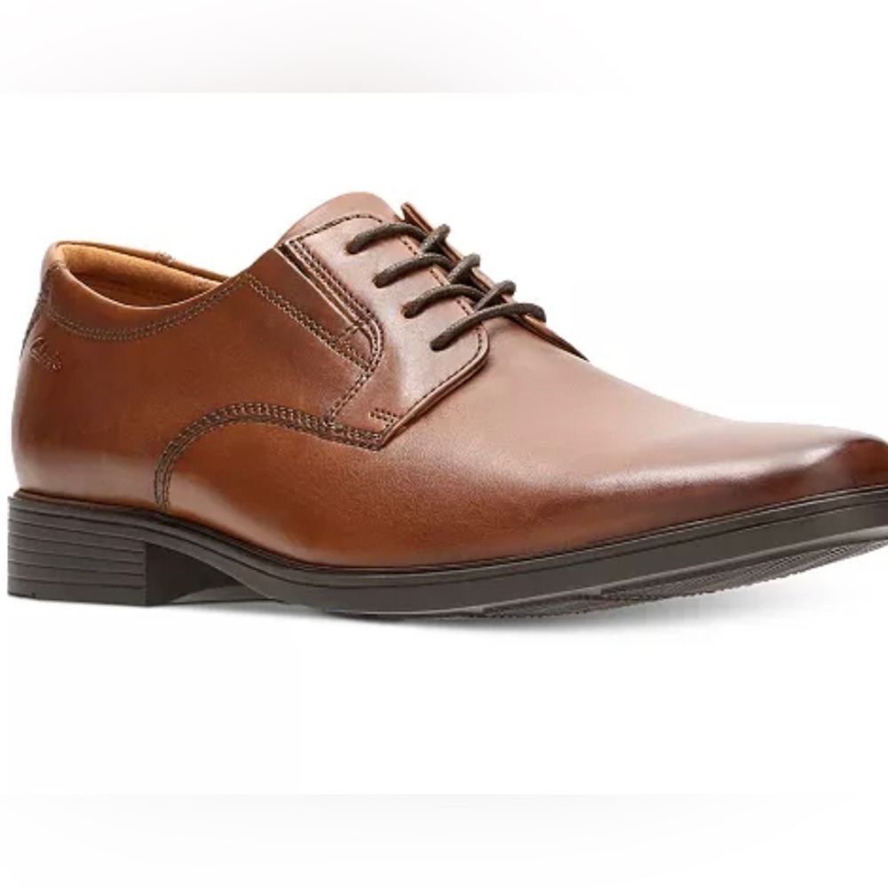 Like New! Men’s Clarks Collection Men's Tilden Plain-Toe Oxford Dress Shoes